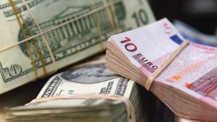 L'euro plonge sous 1,01 dollar, faut-il s'inquiéter de sa faiblesse ? 